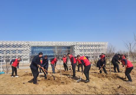 山东中建城发公司青岛分公司开展 “学雷锋”义务植树、志愿服务活动